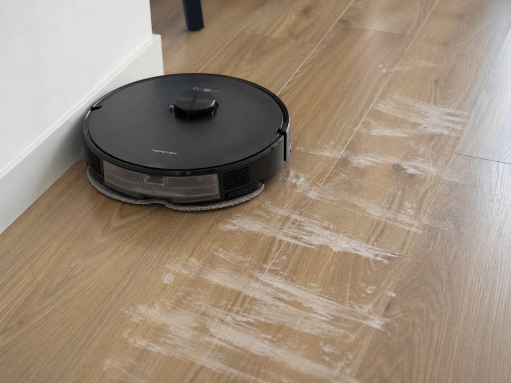 Robot laveur qui laisse des traces blanches : causes et solutions